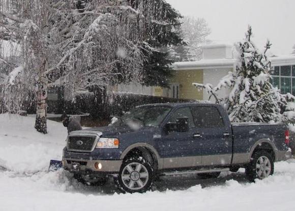 Got my new Hankook RW-11 i-Pike P275-60R20 tires just in time for the snow to fly. They're an inch taller than the factory Scorpions and they are severe (winter) rated. Good for (the People's Republic of) Canadastan.