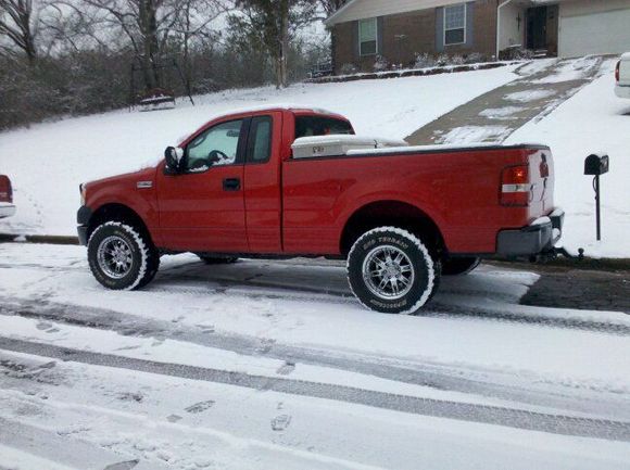 2.5 leveling kit, 2in rear block, 33 procomps and 17" gear alloys
