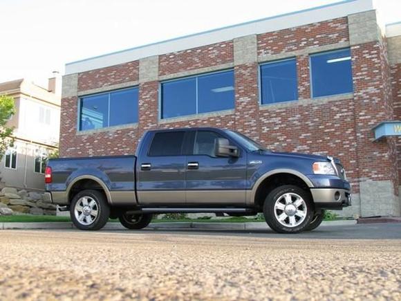 06 Lariat... w/ Bilstein 5100s, Firestone Ride-Rites, Magnaflo, '08 Trailer Tow mirros