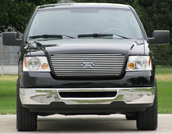 Chrome Lariat grille w/ painted surround
(Wish I had OEM fogs lamps)