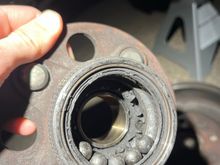 Passenger side hub assembly