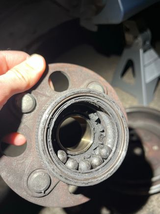 Passenger side hub assembly