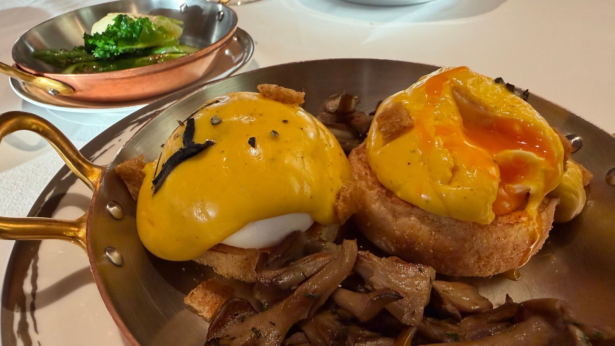 You can select inly one main.  This is their signature poached eye.