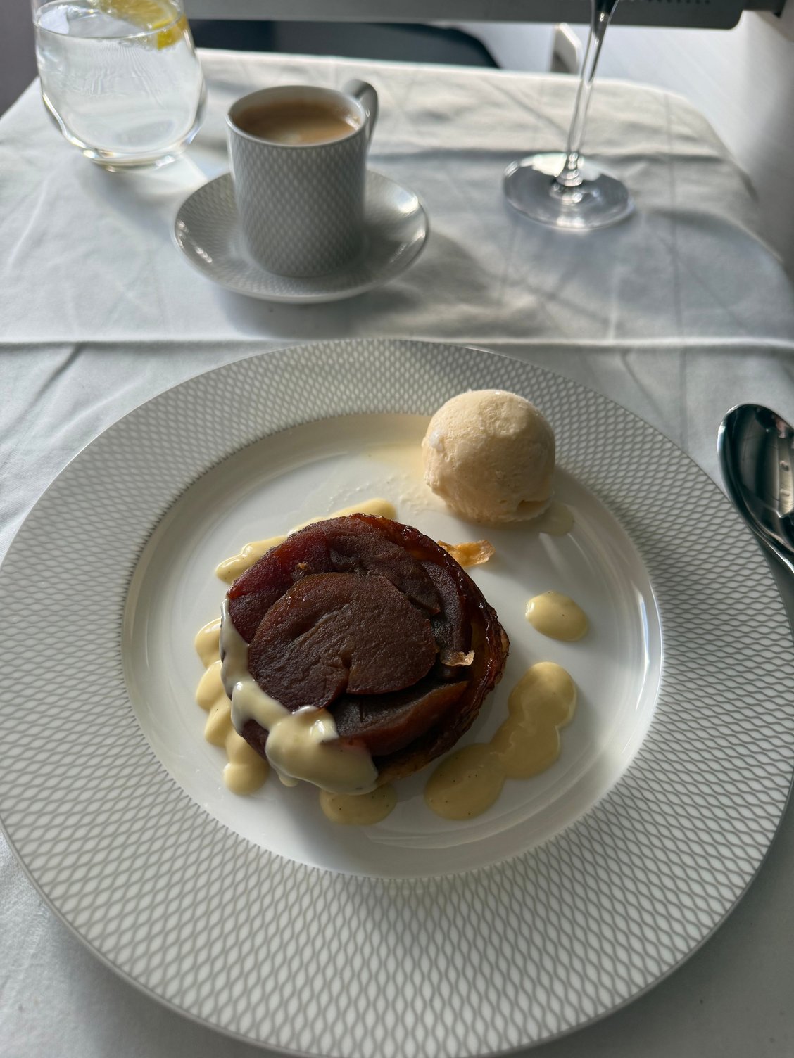 Apple tarte tatin, nice idea, mediocre delivery.