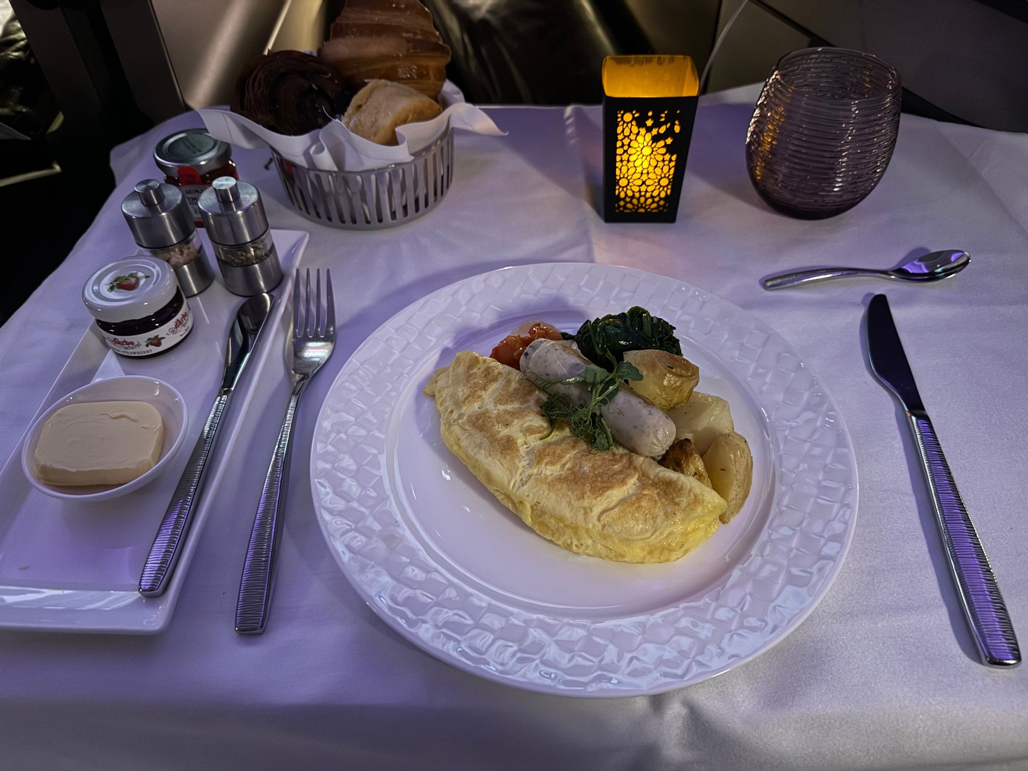 We opted for breakfast first.  I forgot to get a picture of the granola!  The omelette was ok, I didn�t eat the bread .