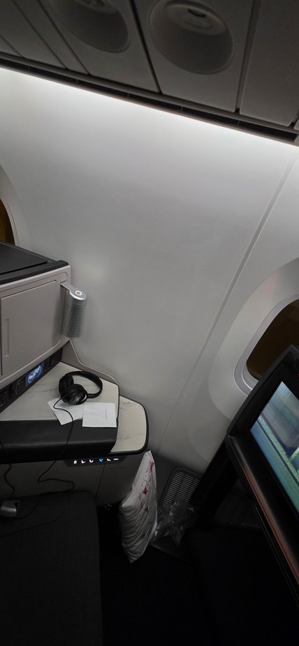 Seat 5A on the QR 787-9 (at the end of the flight so not looking as pristine) 