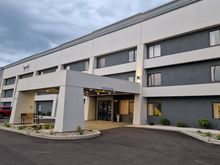 For example the parking lot was evenly newly paved black and the area was spotless. The landscaping was in colors that complemented the yellow/purple/violet colors of Spark.