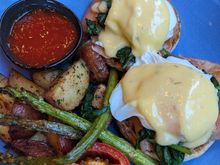 Eggs benny