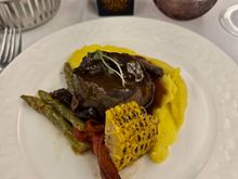 Beef Fillet (Taste 5/5 , steak had a nice char and very tender)