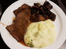 Beef with mash/mushrooms