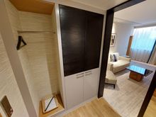 Entracne Area - Living Room of a Junior Suite / IC Berlin