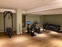 I would say 4/5 persons at once max for a comfy workout