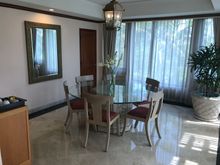 The dining room with table for 6 