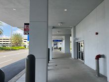 Entrance between terminal 1 and 2