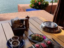 Guacamole and tacos de conchita pibil