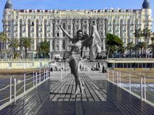 Iconic B.B. infront of Carlton Cannes hotel : source Cannes FilmFestival + wikipedia