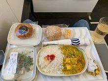 Hel-Fco VGML Tofu with rice and peas with mashed peas as a starter. No taste whatsoever but champangne was cold all the way, and it was good to be back in the sky. 