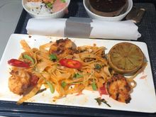 Band 3 lunch, June 2019 : Spicy salmon, edamame beans and rice starter, main was (cold) Thai marinated prawn with pomelo pasta salad and grilled lime. Very enjoyable. 