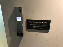 The bicycleshed is now located at the gardenentrance off Noordeinde street and operated by keycard or buzzing the intercom to reception