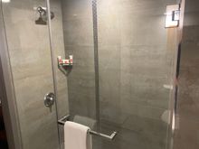 Loews Hollywood Hotel Junior King Suite Bathroom