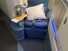 Old classic AC pods. 1-1-1 Herringbone, weird layout. But comfy. This was my very first lie flat almost 10 years ago lol
