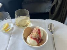 Strawberry-cookie sundae
