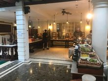 Buffet is L-shaped 