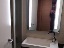 Decent bathroom, similar to Holiday Inn Express, with the usual Crabtree & Evelyn accessories 