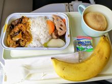 Meal service on Vietnam Airlines between Singapore and Ho Chi Minh City 