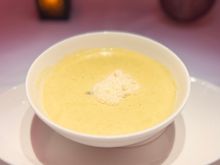 Artichoke cream soup with asparagus stalks: Delicious!