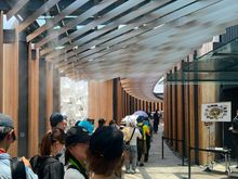 Lining up to get into Jpn pavilion (it is semi-shaded almost the entire way).