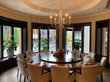Restaurant seating 