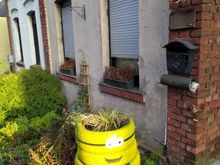 Somebody made good use of old tyres here