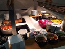 Acceptable hot food offering in the Düsseldorf lounge