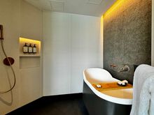 Bathroom (Bathtub and shower)