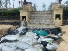 Steps down from main pool