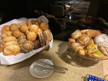 Breads and viennoiserie 
