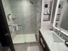 Grand Suite bathroom