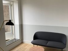 It also features the sofa: unfortunately one can only watch TV from the bed and not from the sofa , otherwise it would be perfect if one wants to rest and the other wants to watch TV