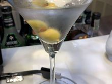 Dirty vodka martini