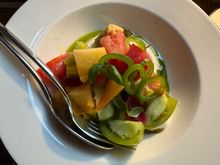 HEIRLOOM TOMATEN

Vlierbloesem Crème, Jalapeño, Basilicum..16