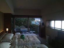 Corner Queen Room