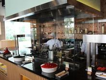 doubletree breakfast hot food cooking station