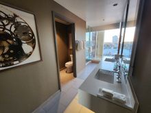 Regency Suite King bathroom