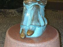 Red shoe girl statue