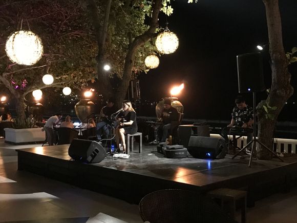 The live music 