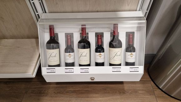 Also, they offered a selection of wines in full and half bottles. Prices of everything wasn't different from any other Hilton branded hotel.