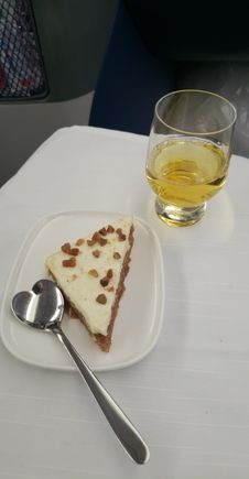 Spiced Carrot Cake with whipped vanilla cream cheese and whiskey caramel sauce and the De Bortoli Vat 5 Botrytis Semillon (2016)
