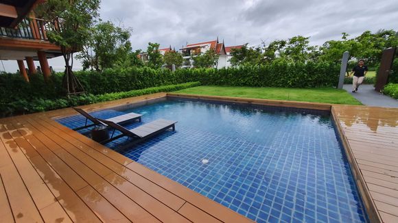 Private pool