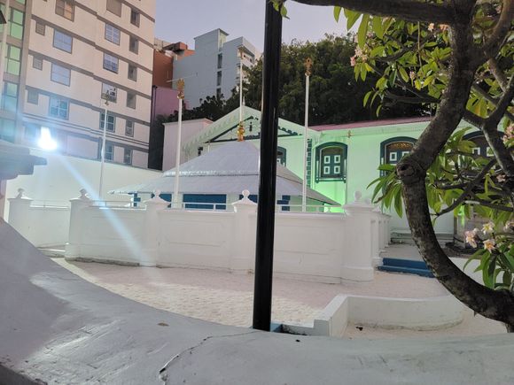 Medhuziyaaraiy Shrine, The tomb of Abdul Barakat Yoosuf Al Barbary, who brought Islam to the Maldives in 1153AD.